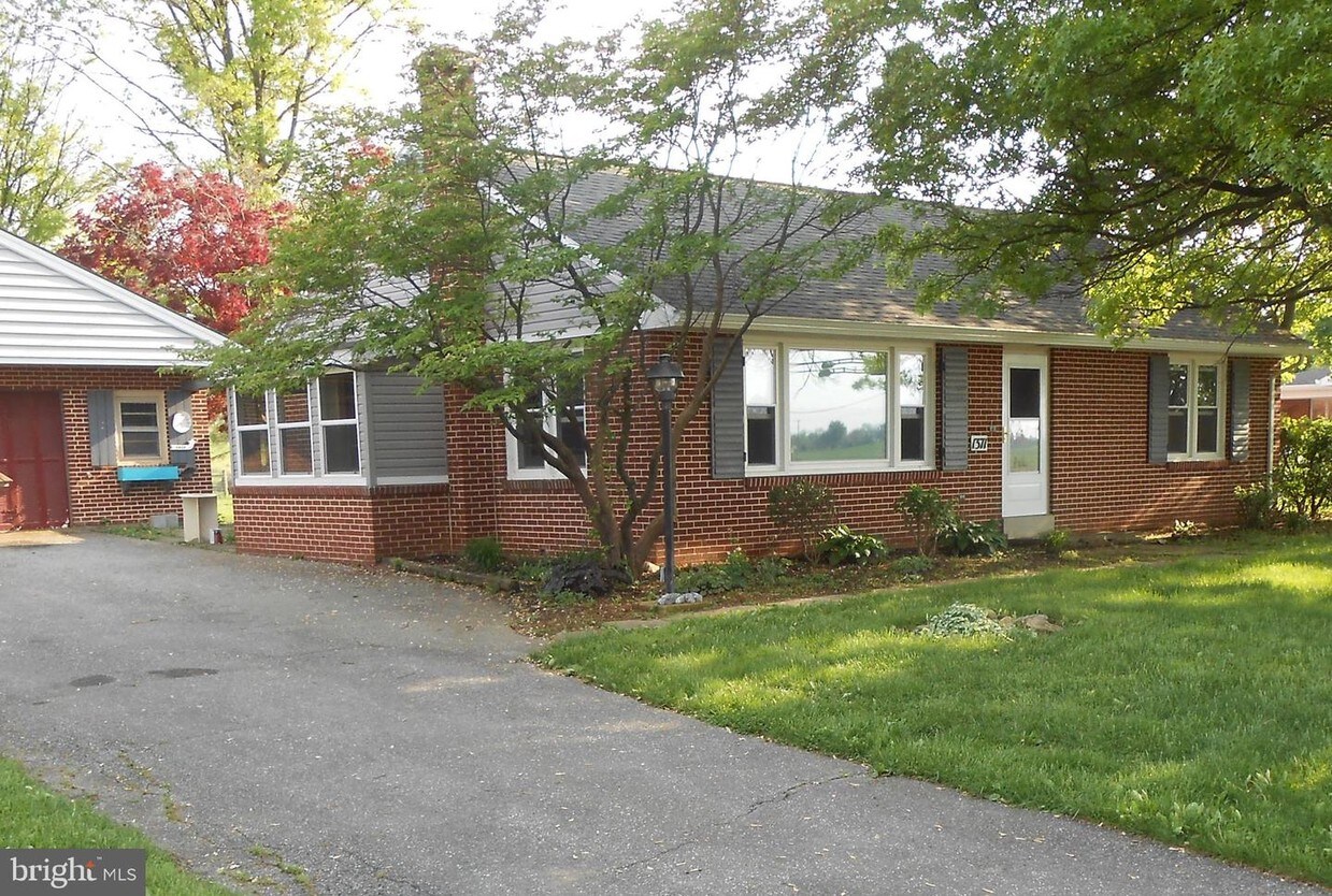 Primary Photo - 1371 Landisville Rd