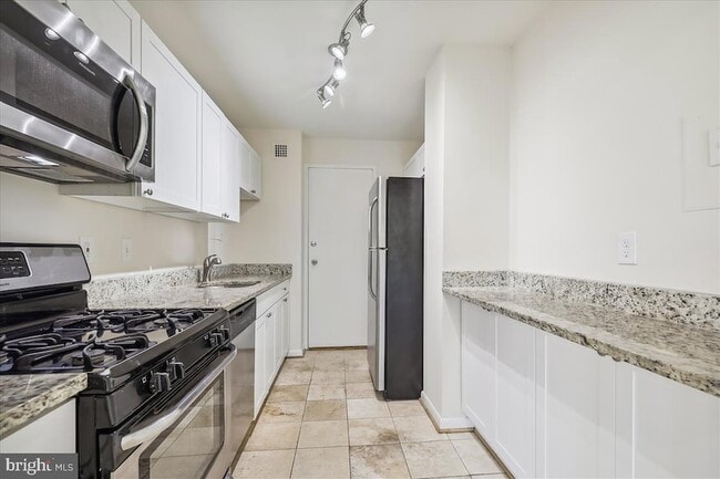 Foto del edificio - 10401 Grosvenor Pl