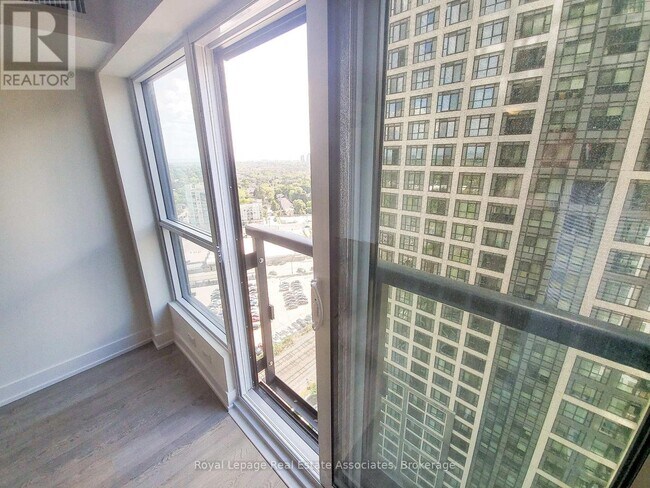 Photo du bâtiment - 5 Mabelle Ave