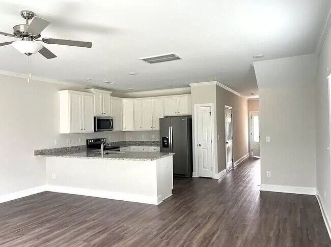 Foto del edificio - Room in Townhome on Thalweg Dr