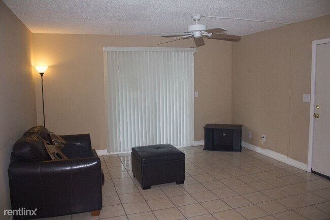 Foto del edificio - 6519 W Newberry Rd