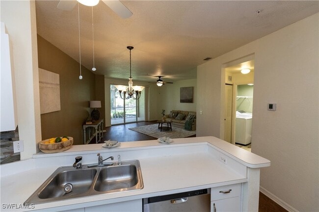 Building Photo - 12040 Summergate Cir