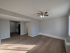 Building Photo - 221 Sweet St