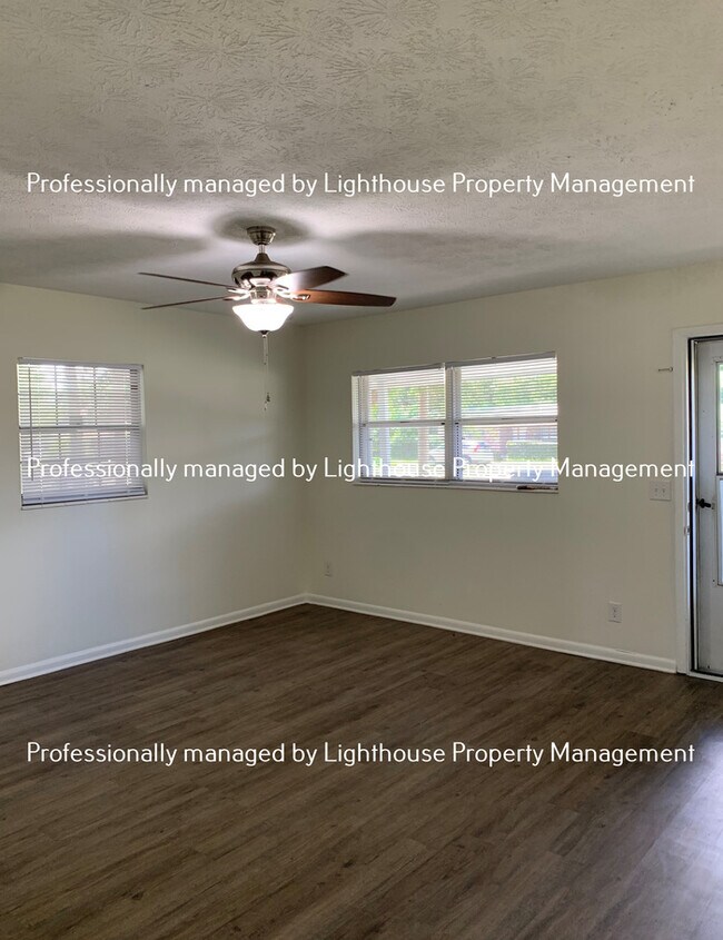 Building Photo - 5815 Hillman Dr