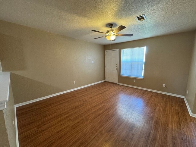 Building Photo - 1403 Dugger Cir