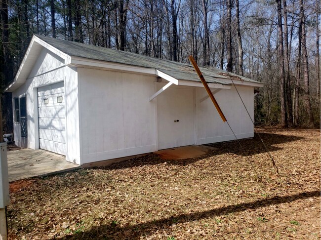 Building Photo - 2934 Crest Hwy: Private, 3BD, 2BA Ranch wi...