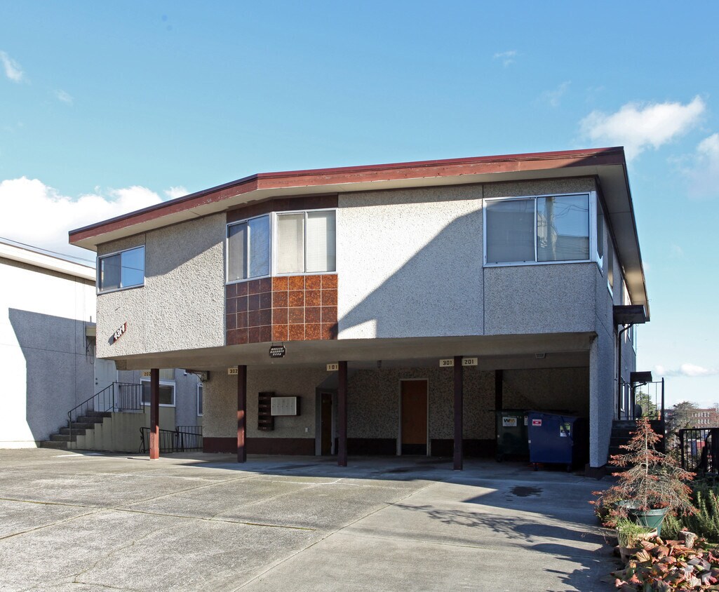 Primary Photo - 5-Unit Apartment