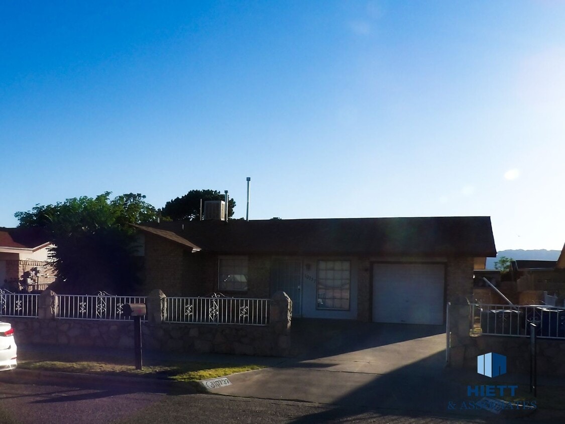 Primary Photo - Great move in ready home close to Ft. Bliss
