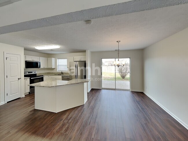 Foto del edificio - 1002 Daniel Ln