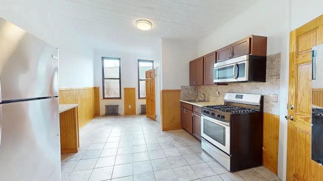 Foto del edificio - 1 bedroom in RIDGEWOOD NY 11385