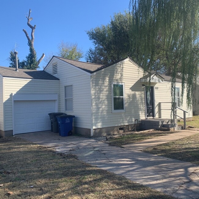 Building Photo - 1523 N Columbia Ave