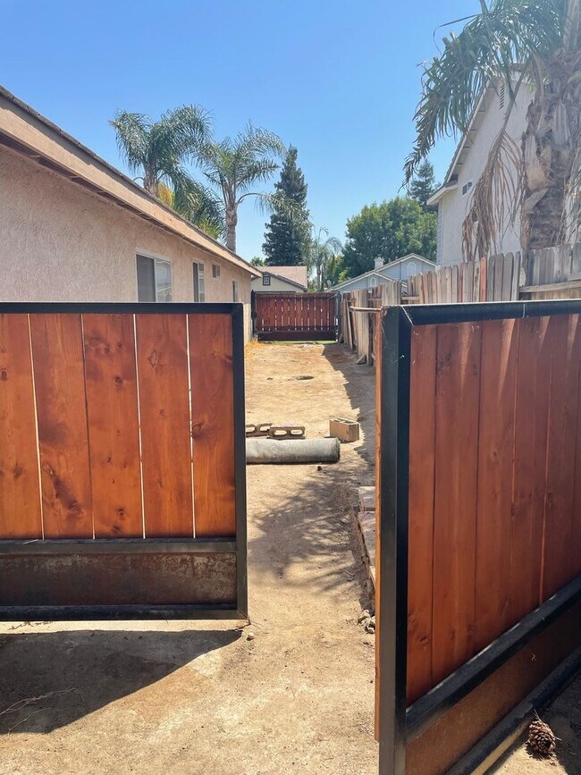 Foto del edificio - Modern Comfort Meets Resort Living – Updated 3-Bedroom + Bonus Room with Pool & RV Parking