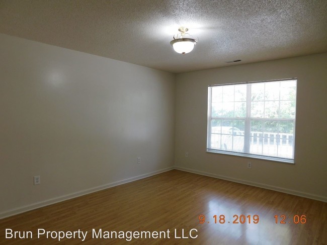 Foto del edificio - 5620 Boxwood Garden Way