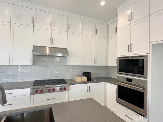 Building Photo - 186 Plum Lily