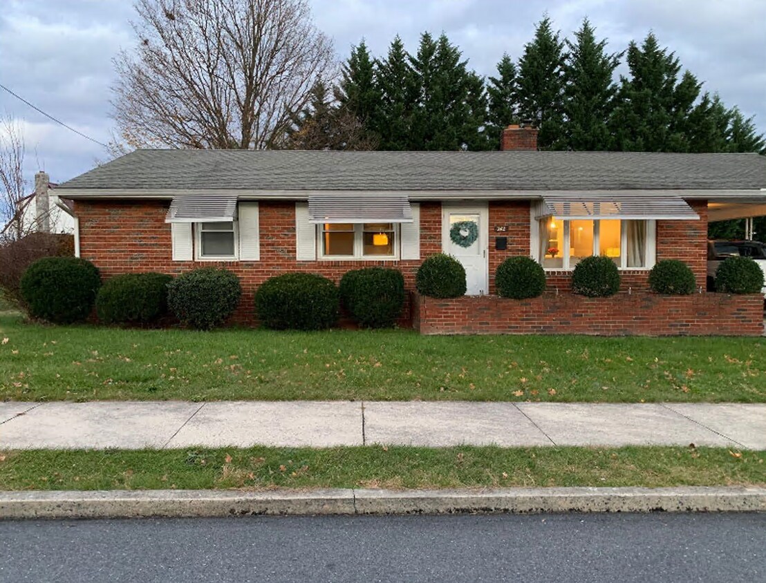 242 Garber St, Chambersburg, PA 17201 House Rental in Chambersburg
