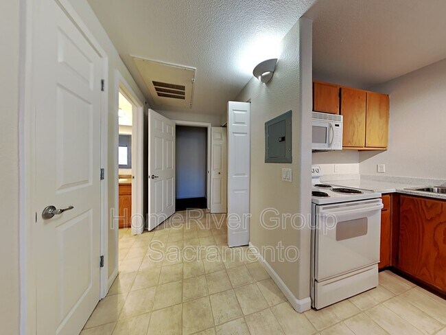 Foto del edificio - 10001 Woodcreek Oaks Blvd