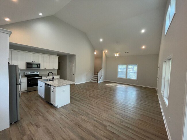 Foto del edificio - 5 Bed Home Available August 2026!