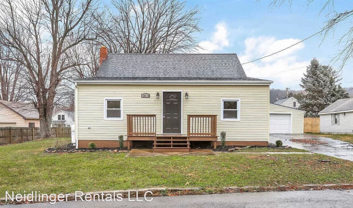 Primary Photo - 5 br, 2 bath House - 12189 Snyder Ave