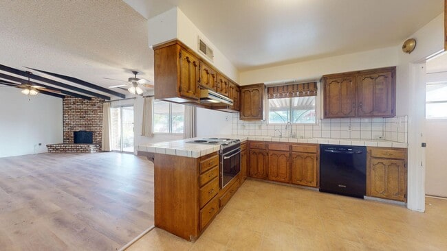 Foto del edificio - 827 N Armstrong Ave