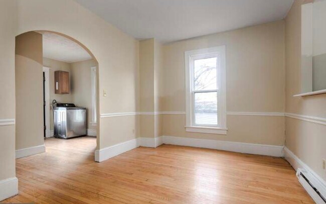 Building Photo - 533 W Stephen St