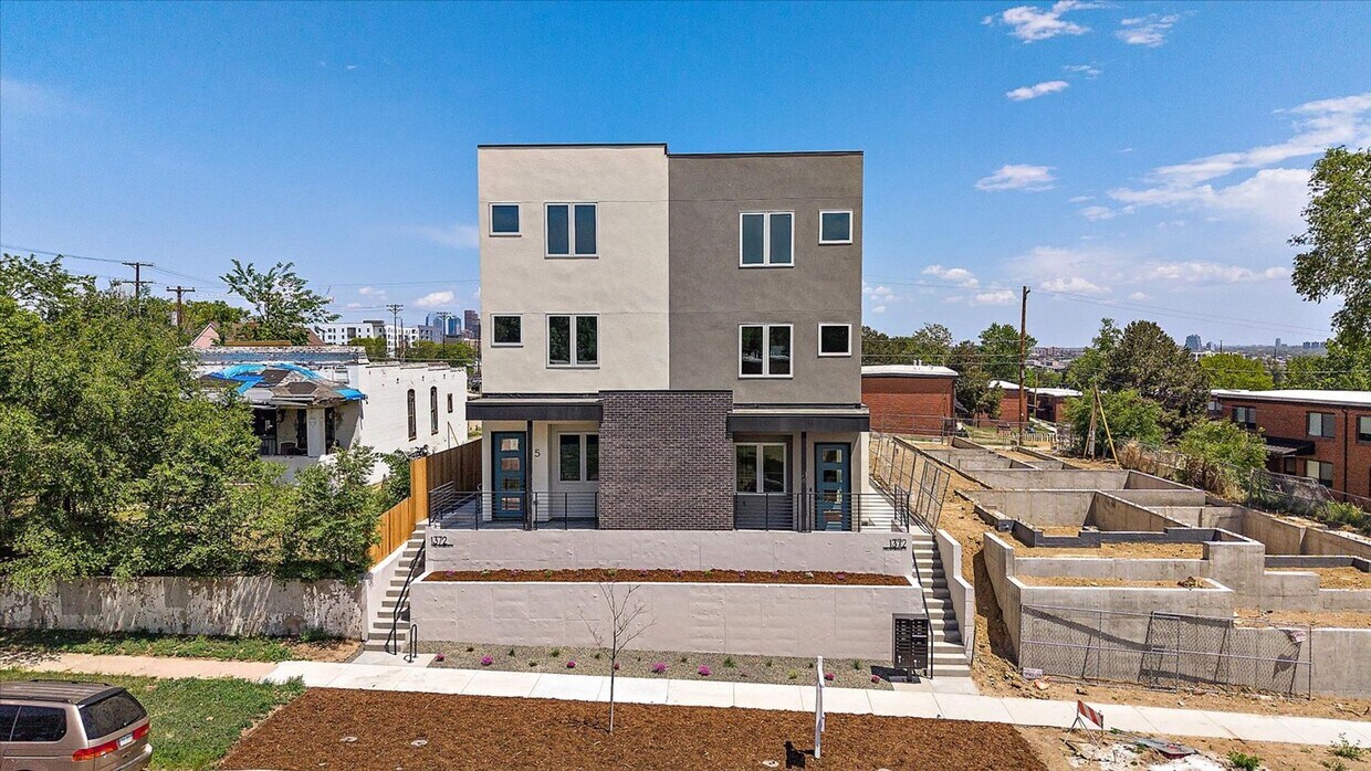 Foto principal - Luxurious New Townhome in South Sloan’s Lake