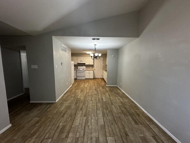 Foto del edificio - 1706 Elkhart Ave