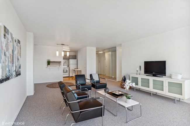 Photo - 2400 N Lakeview Ave Apartment