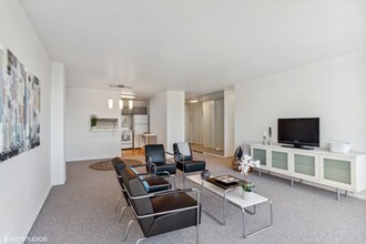 Building Photo - 2400 N Lakeview Ave