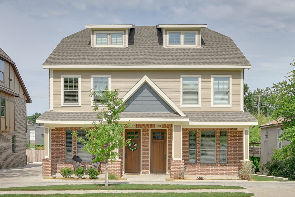 Primary Photo - 2812 Forest Park Blvd