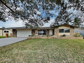 Building Photo - 5042 SW 89th Ave