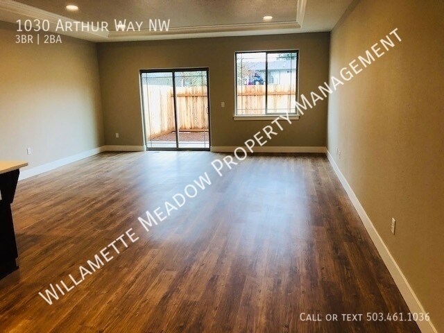 Building Photo - Newer 3 Bedroom Duplex in West Salem! Beau...