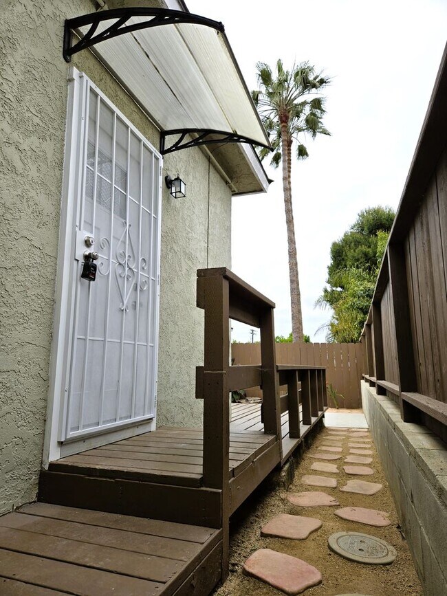 Foto del edificio - Lovely, 1BD/1BA with private entry and yar...