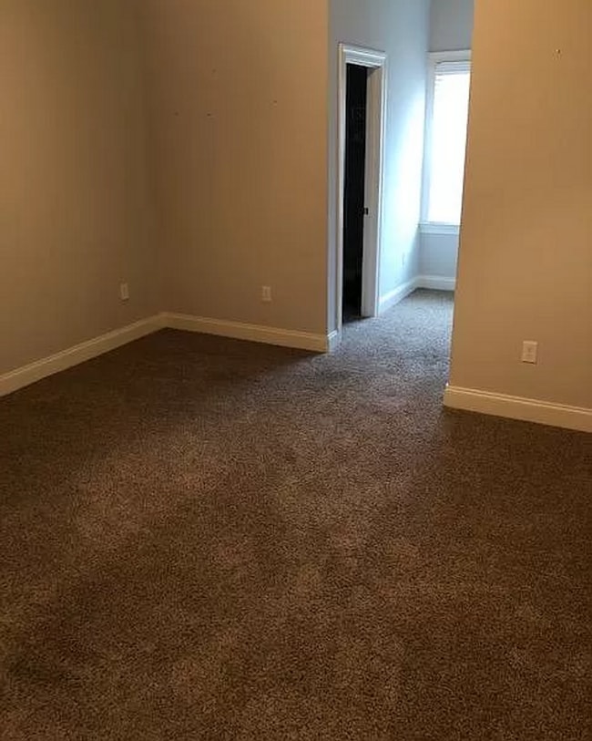 Building Photo - 4 Bed/4.5 Bath West End