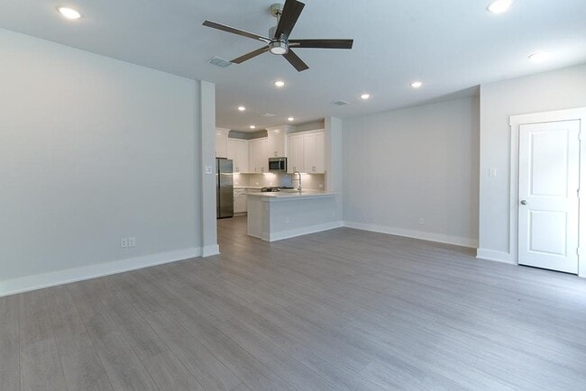 Foto del edificio - 817 Crystal Oak Ln