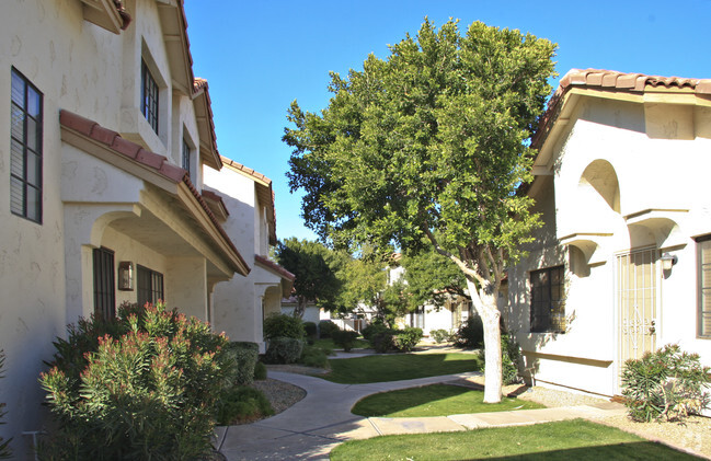 Building Photo - Sonoma Village