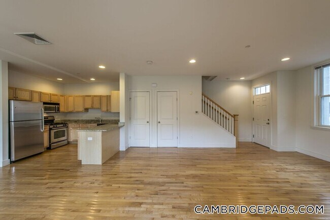 Building Photo - 110 Second St.