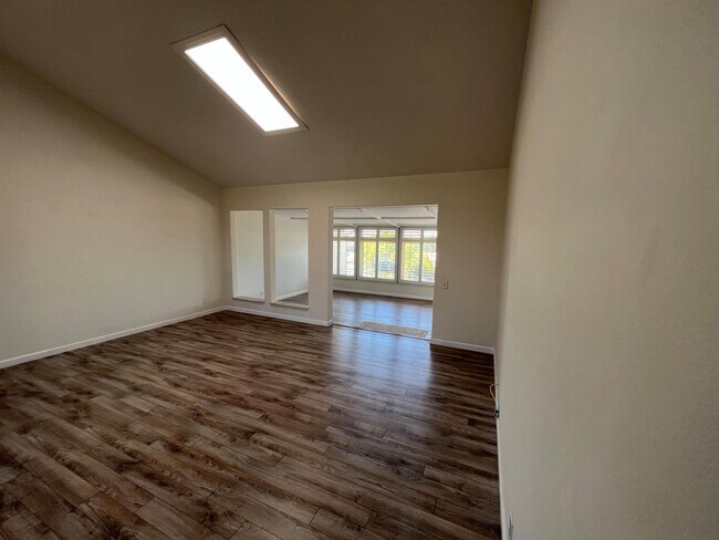 Building Photo - 3685 Vista Campana N