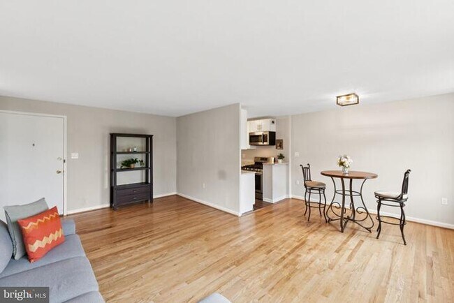 Foto del edificio - 1200 S Arlington Ridge Rd