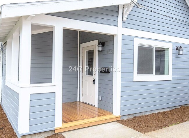 Building Photo - Classic 1 BD | 1 BA Cottage w/ Fenced Yard - SE Portland