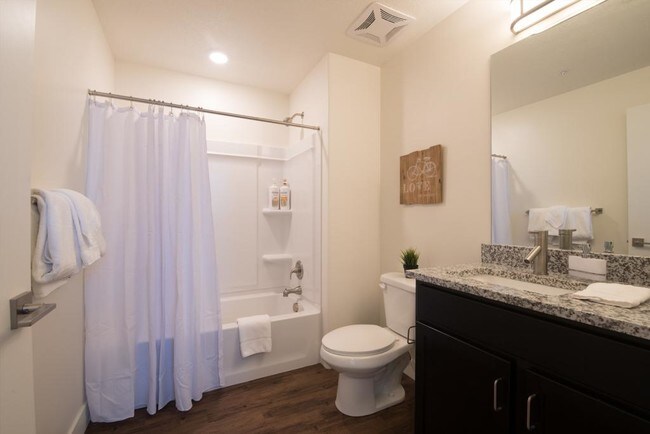 Foto del edificio - 6033 N PARK LANE S, #411
