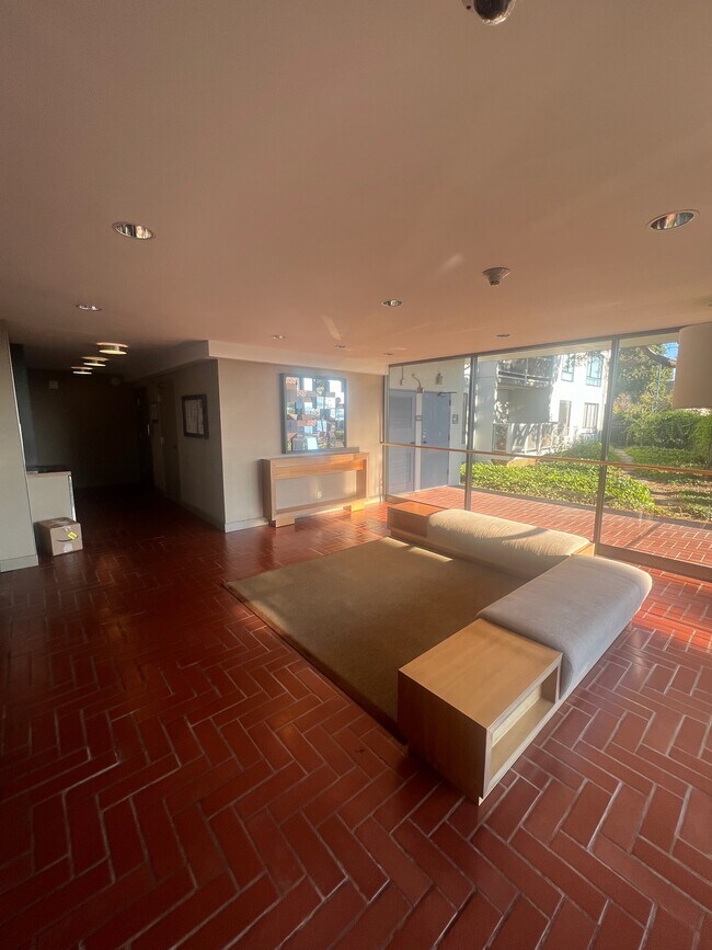 Foto del edificio - 2 Commodore Dr