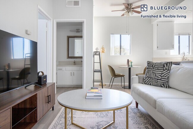 Foto del edificio - 701 N Hollywood Way
