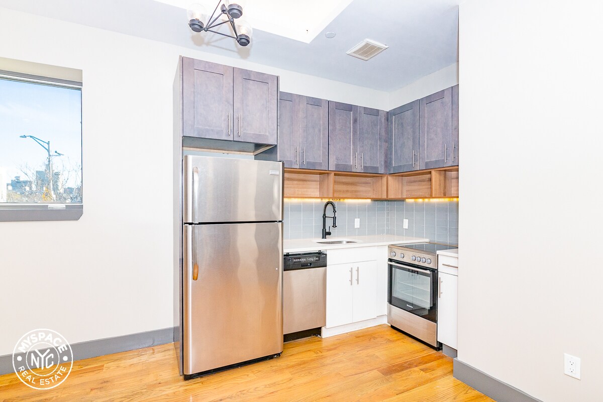 Foto principal - 413 Manhattan Ave