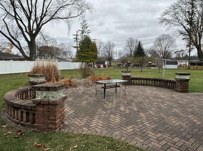 Building Photo - 1798 Chateau Dr