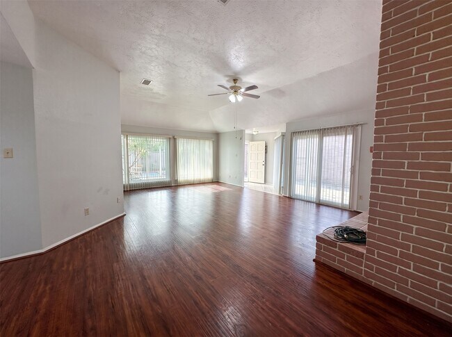 Foto del edificio - 9419 Clipperwood Pl