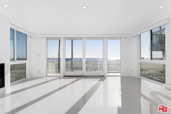 Foto del edificio - 2419 Ocean Front Walk