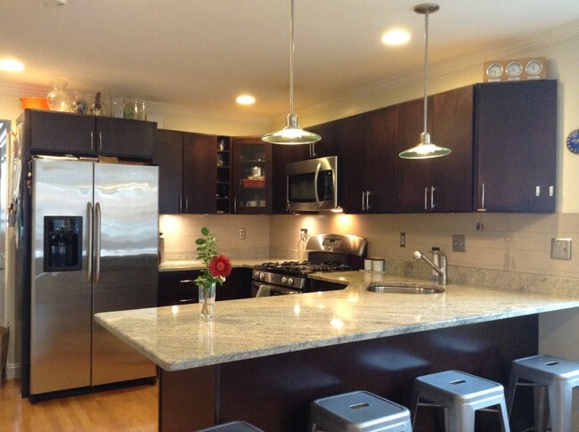 Building Photo - 241 Lamartine St