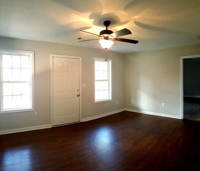 Building Photo - 50 Knob Cir.