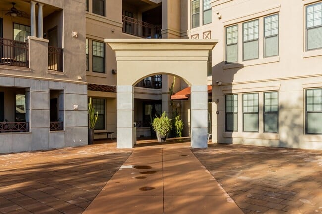 Building Photo - 7291 N Scottsdale Rd