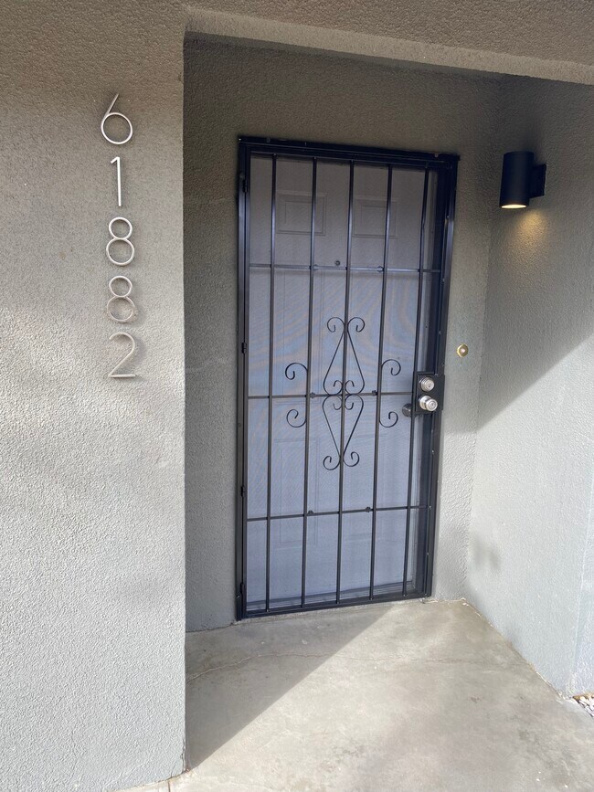 Foto del edificio - 61880 Verbena Rd